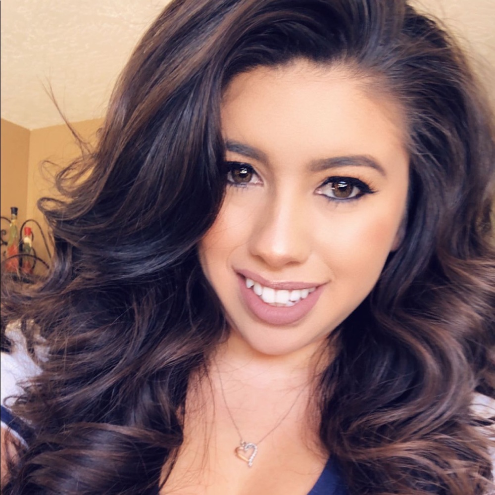 Meet your Posher, Carissa